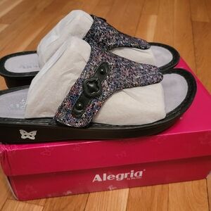 Alegria Women's Textured Black and Multicolor Clogs